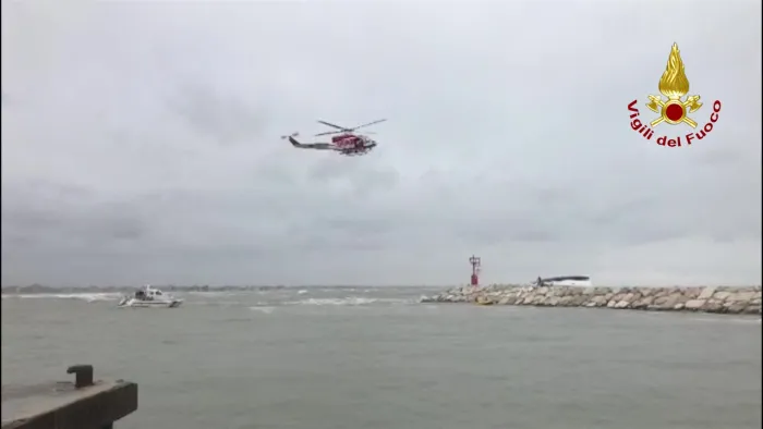 RIMINI - SOCCORSO A IMBARCAZIONE