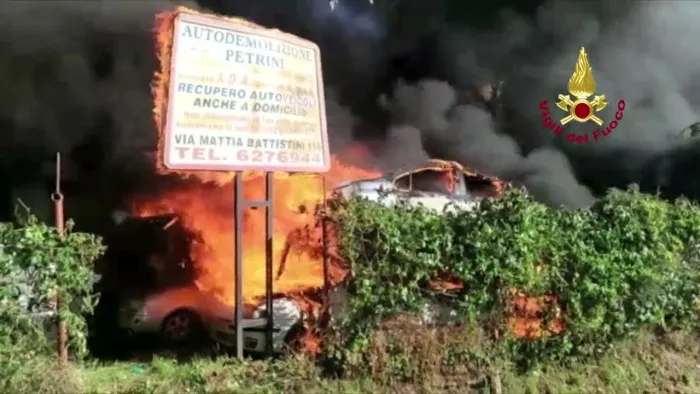 INCENDIO AUTODEMOLITORE
