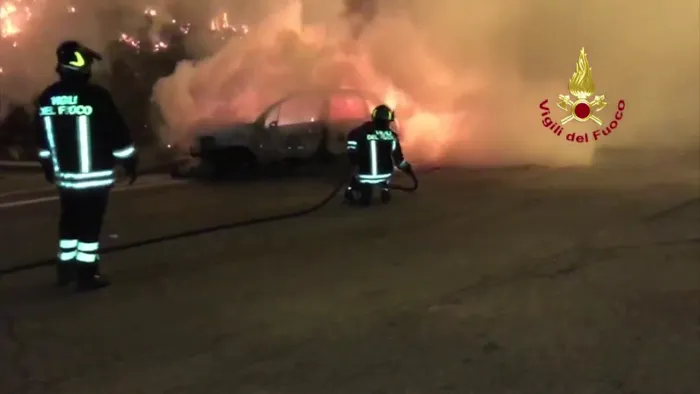 INCENDIO AUTOVETTURA