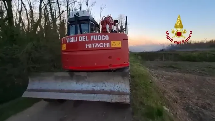 INCENDIO ROTOBALLE DI FIENO NEL NOVARESE
