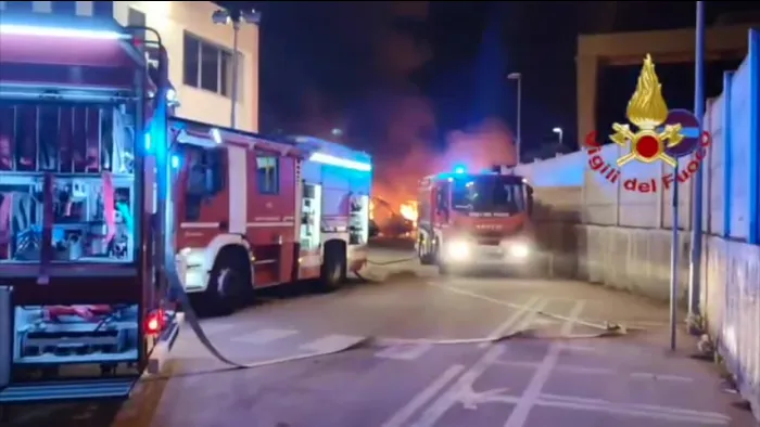 INCENDIO IN UN’AZIENDA DI LOGISTICA
